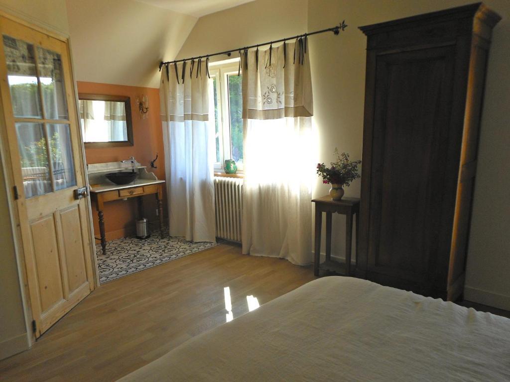 Auberge De La Tuilerie Surgy 객실 사진